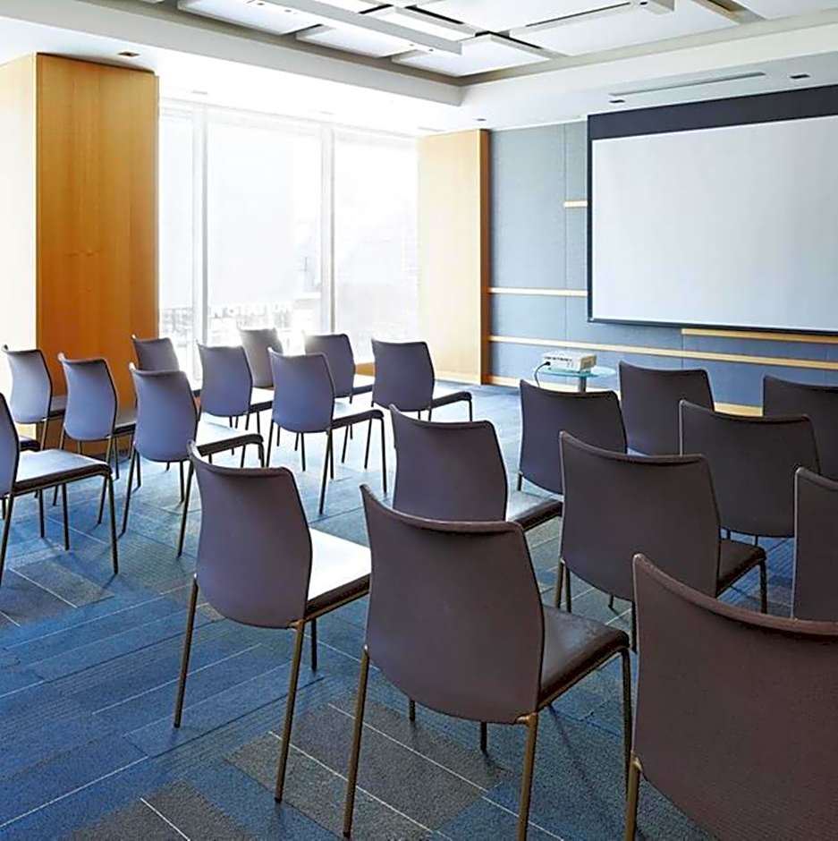 Hotel Le Germain Maple Leaf Square