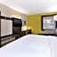 Holiday Inn Express Detroit-Warren/General Motors Technology Center By IHG