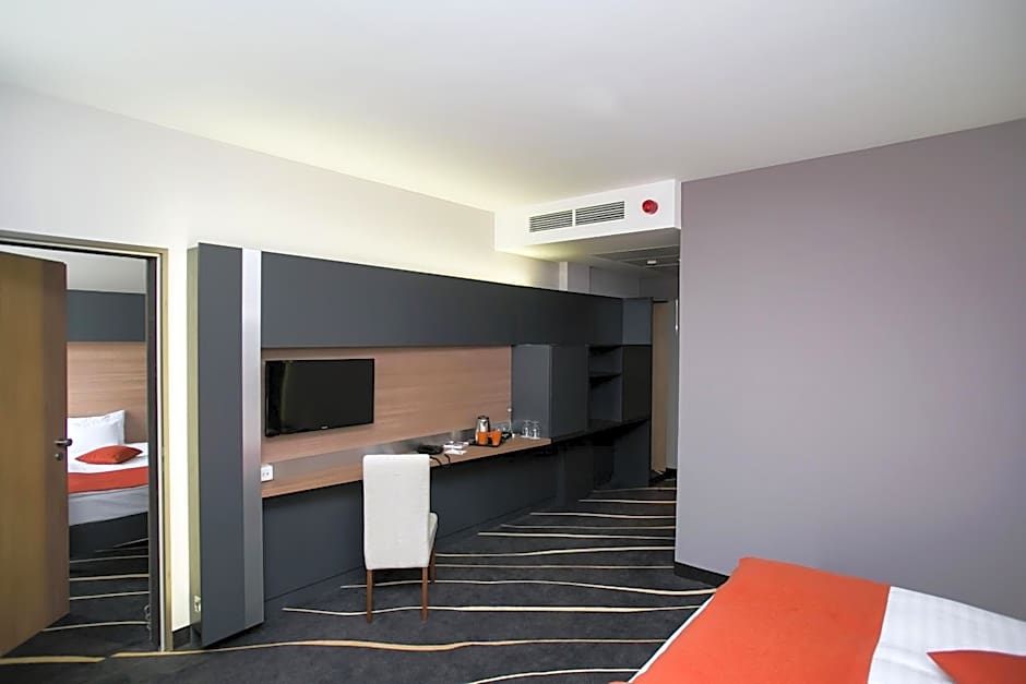 Best Western Plus Lakeside Hotel