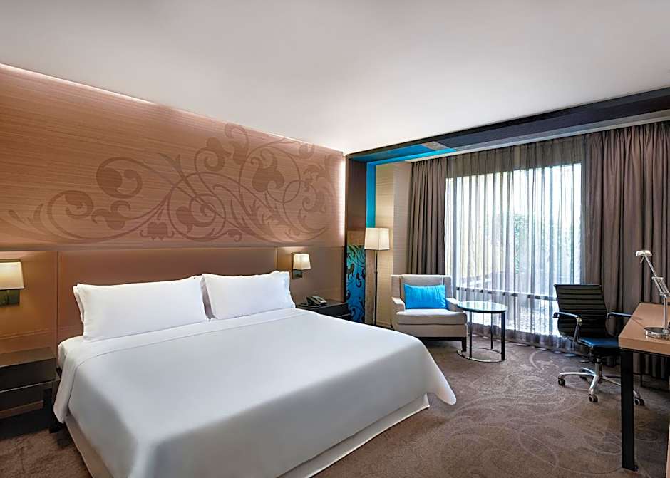 Photo 1 of 4 of Signature 1 King Bed
