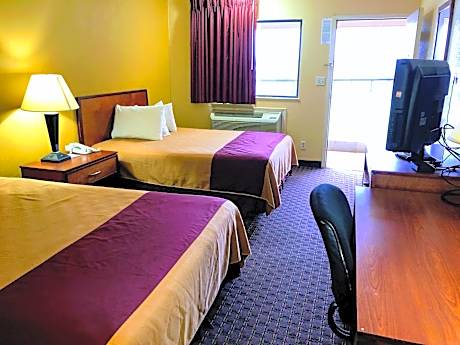 Comfortable Guest Room With 2 Queen Beds. Non- Smoking.