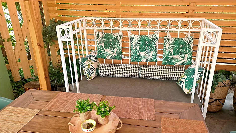 Lamprini's Deluxe Studios