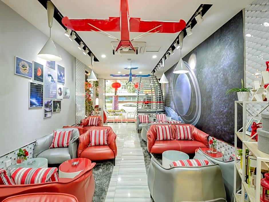 Planet Hotel
