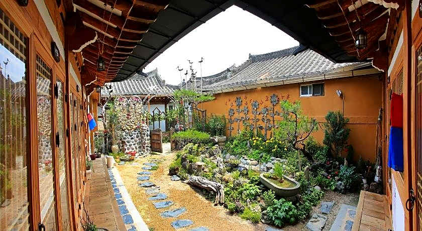 Happiness Full Hanok Guesthouse Jeonju