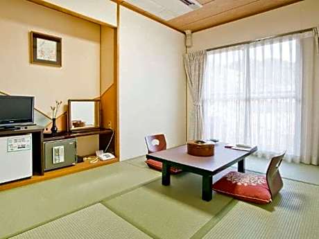 Main Wing Portside Japanese Style Room with 12.5 Tatami - Non-Smoking