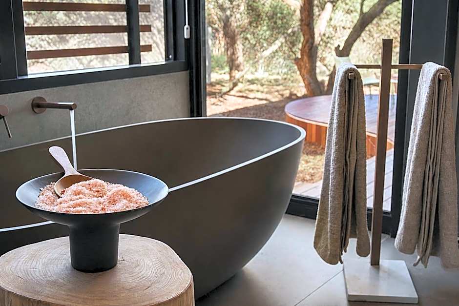Tshukudu Game Lodge