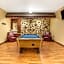Econo Lodge Inn & Suites