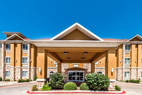 Days Inn & Suites by Wyndham Cleburne TX