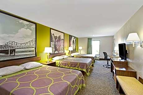 Studio Suite with Three Queen Beds - Non-Smoking