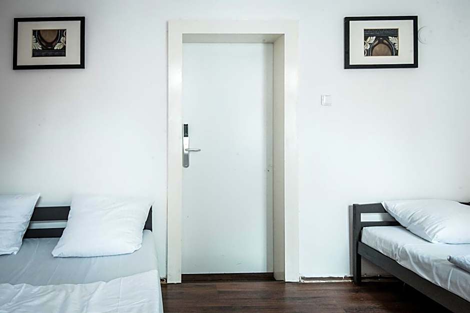 Charles Bridge Hostel & Apartments