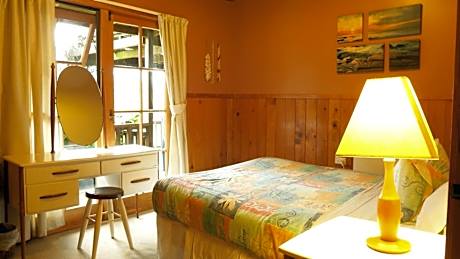 Double Room with Shared Bathroom (Backpacker style)