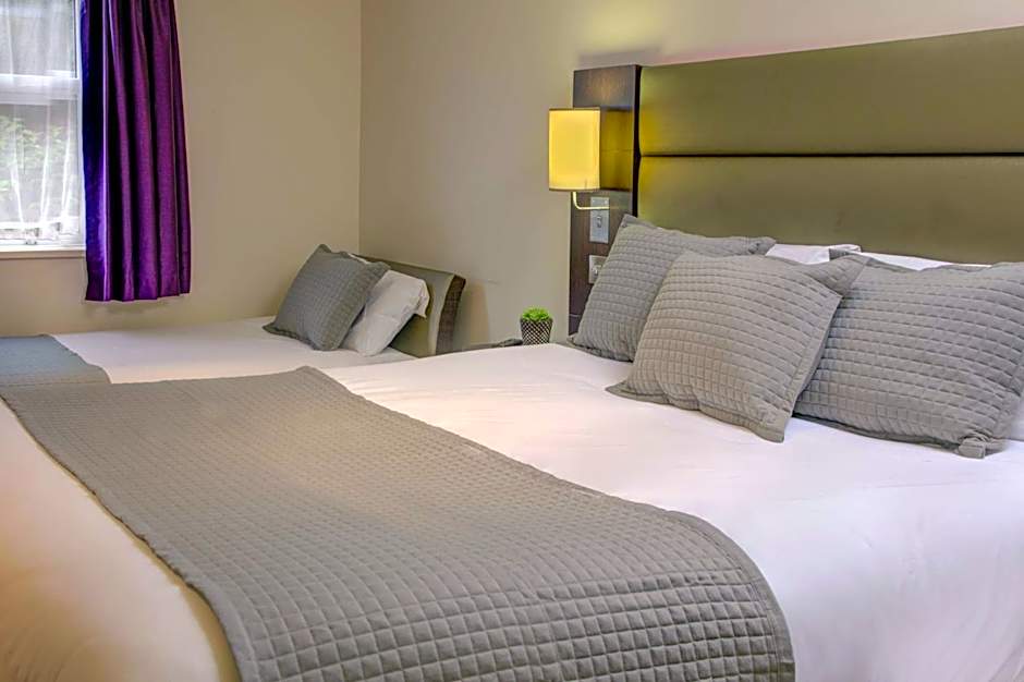 Fortune Hotel Huddersfield-Halifax M62 JcT24