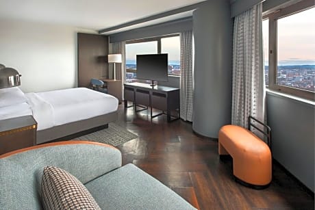 Room, 1 King Bed, Corner