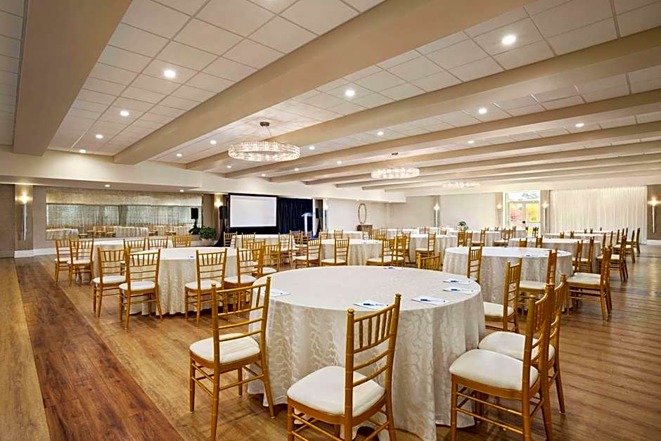 Wyndham Newport Hotel