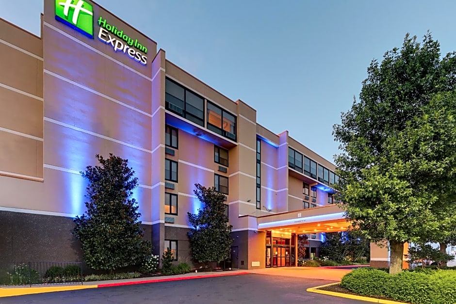 Holiday Inn Express Aberdeen-Chesapeake House