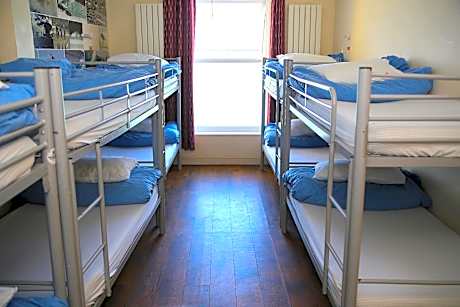 Bed in 10-Bed Mixed Dormitory Room with Shared Bathroom