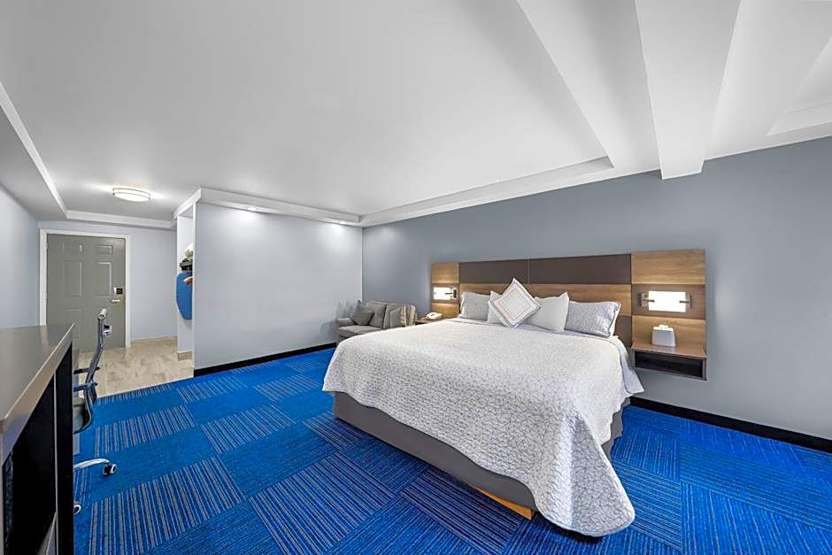Admiralty Inn & Suites - a Red Collection Hotel