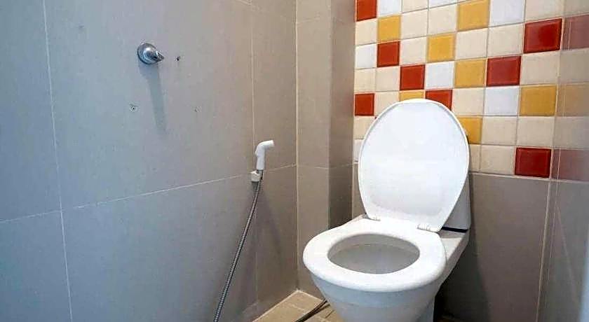 RQ Bangkok Sukhumvit 50 by Collection O