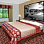 Super 8 by Wyndham Three Rivers