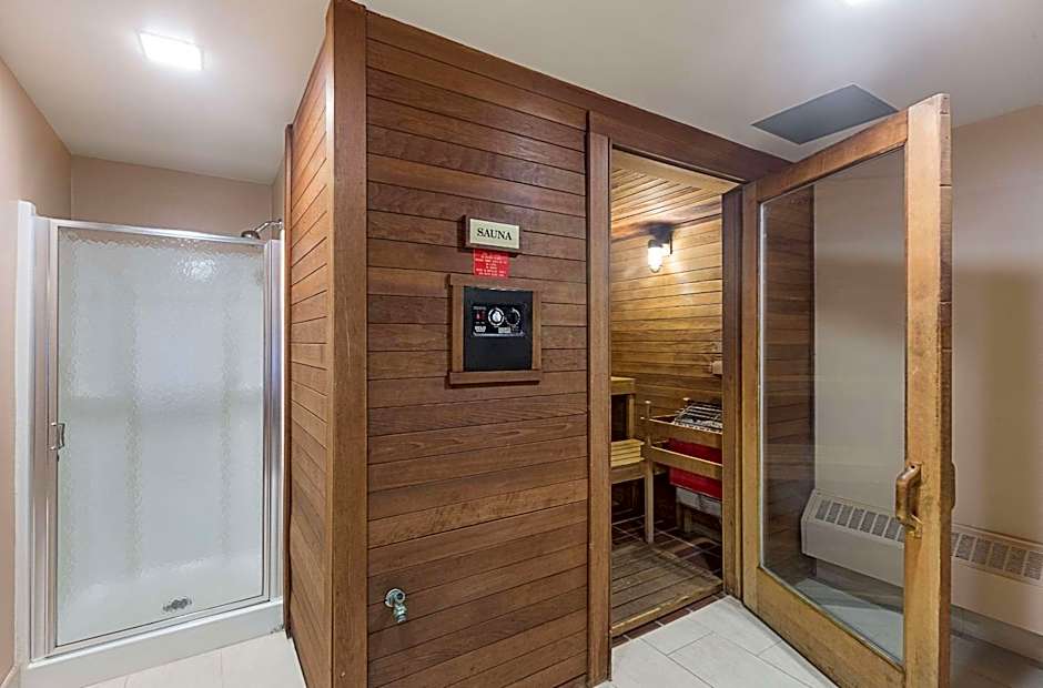 Quality Suites Lansing