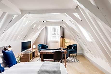 King Suite with City View