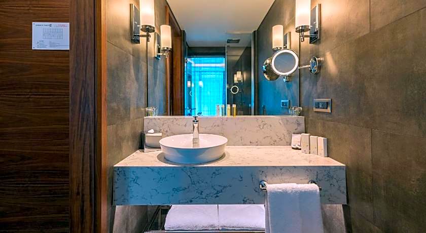 Golden Tulip Istanbul Bayrampasa