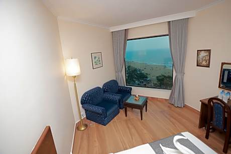 Deluxe Beach View Room