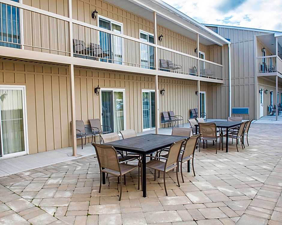 Comfort Inn & Suites Thousand Islands Harbour District