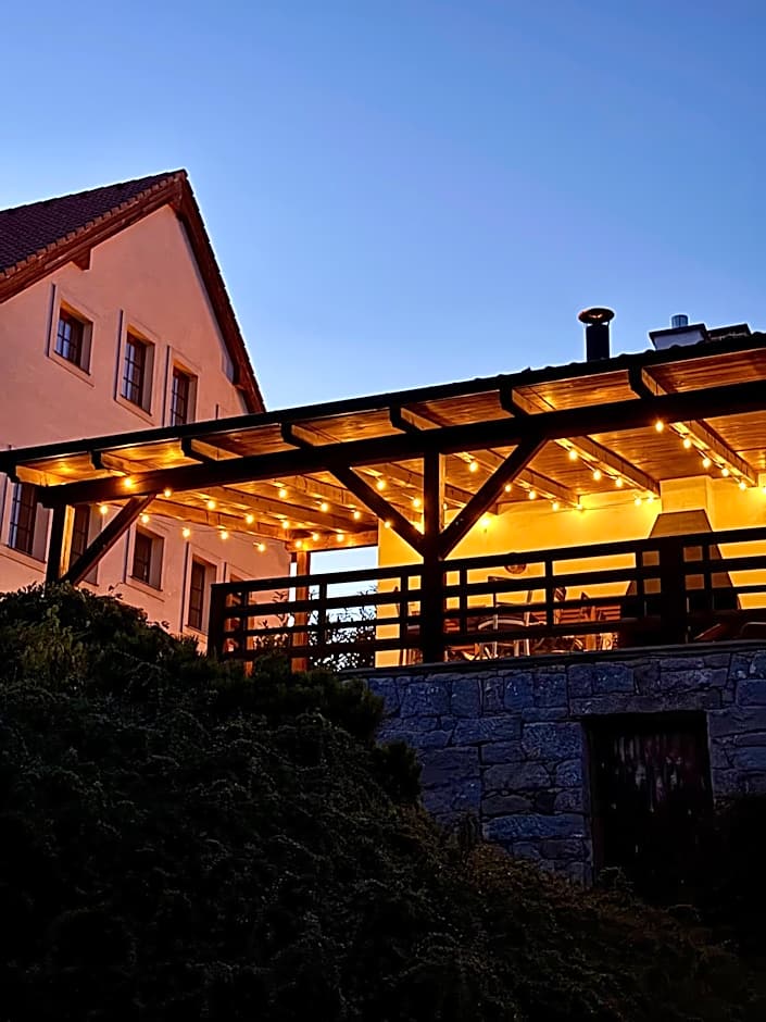Hotelový a jezdecký areál Dvůr Krutěnice