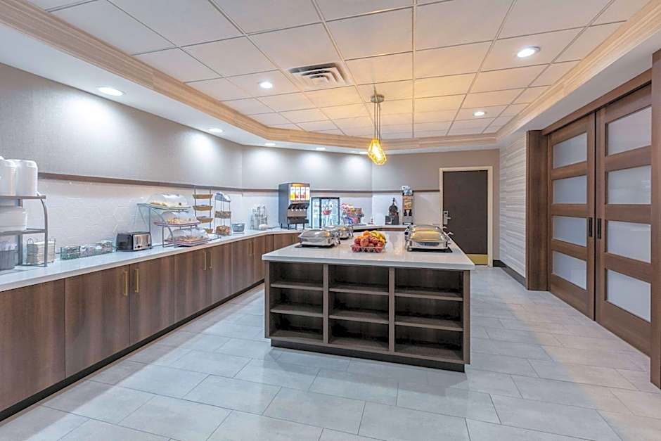 Wingate by Wyndham - DFW North
