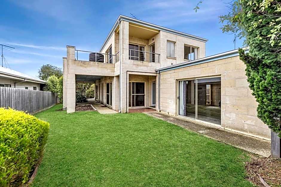 Cowrie House Ocean Views 500m to Beach