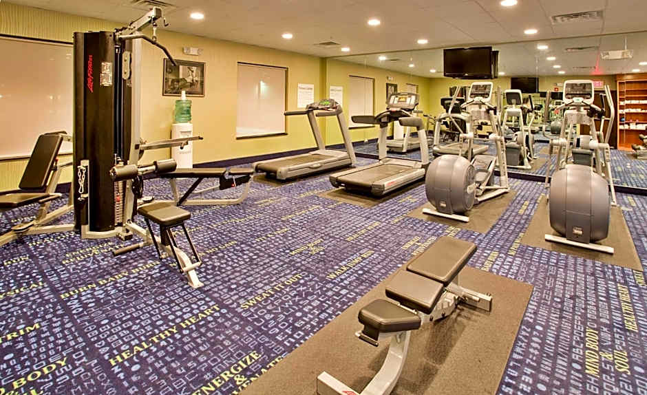 Holiday Inn Express Hotel and Suites Saint Robert By IHG