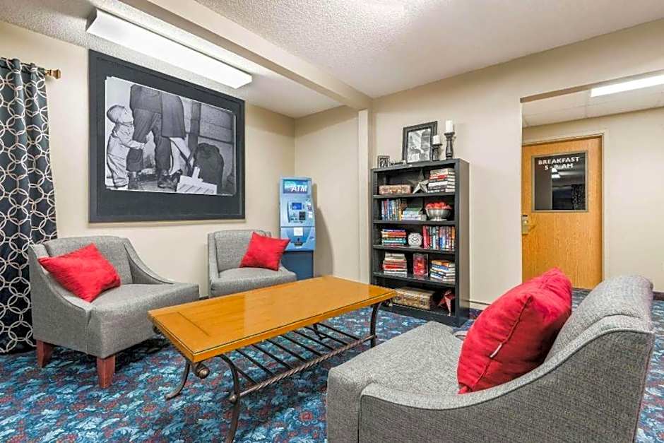 Super 8 by Wyndham Beloit