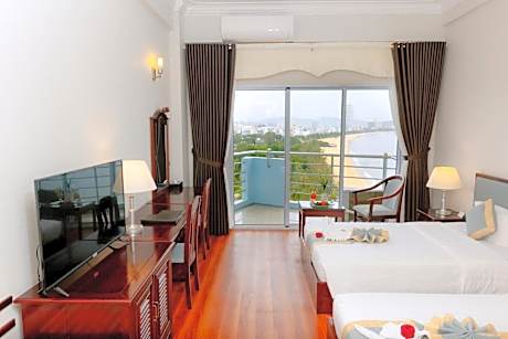 Deluxe Seaview Twin