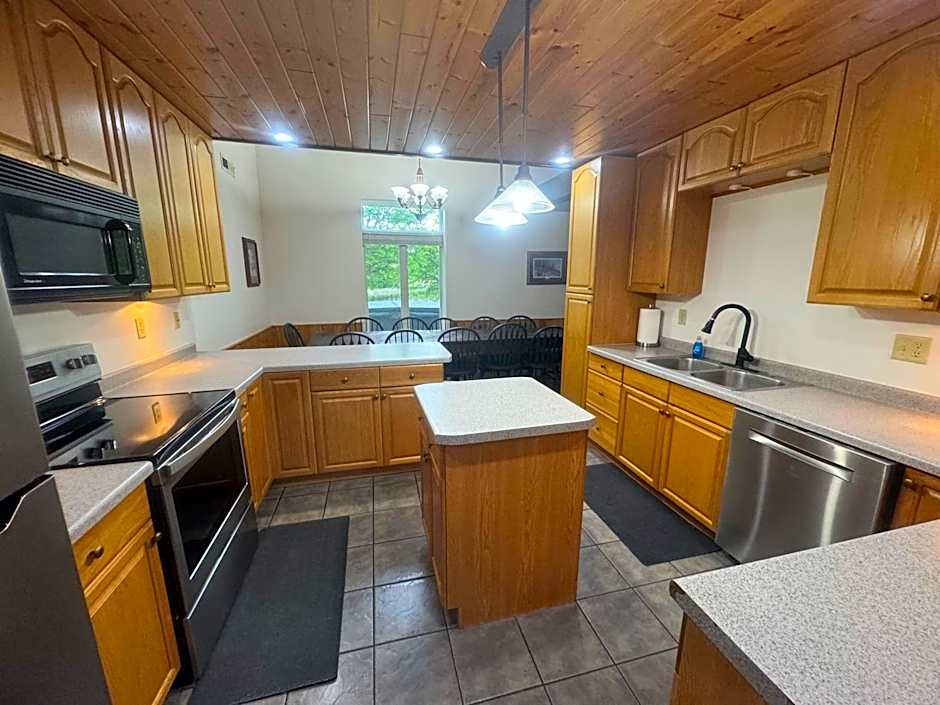 The River Condos Hot Tub Fireplace Family & Pet Friendly River Front 2 to 6 bedroom condos dock