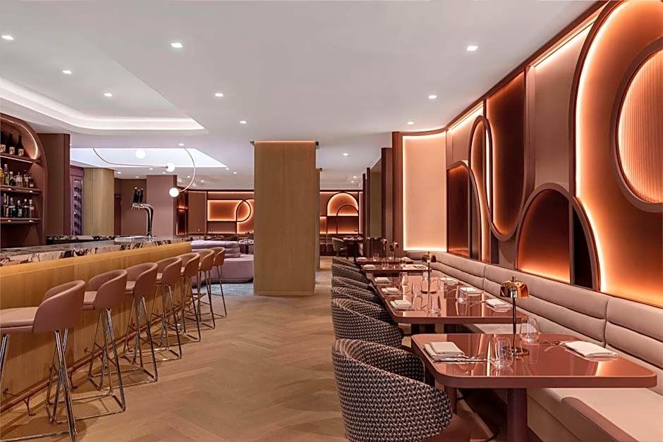 Revery Toronto Downtown, Curio Collection by Hilton