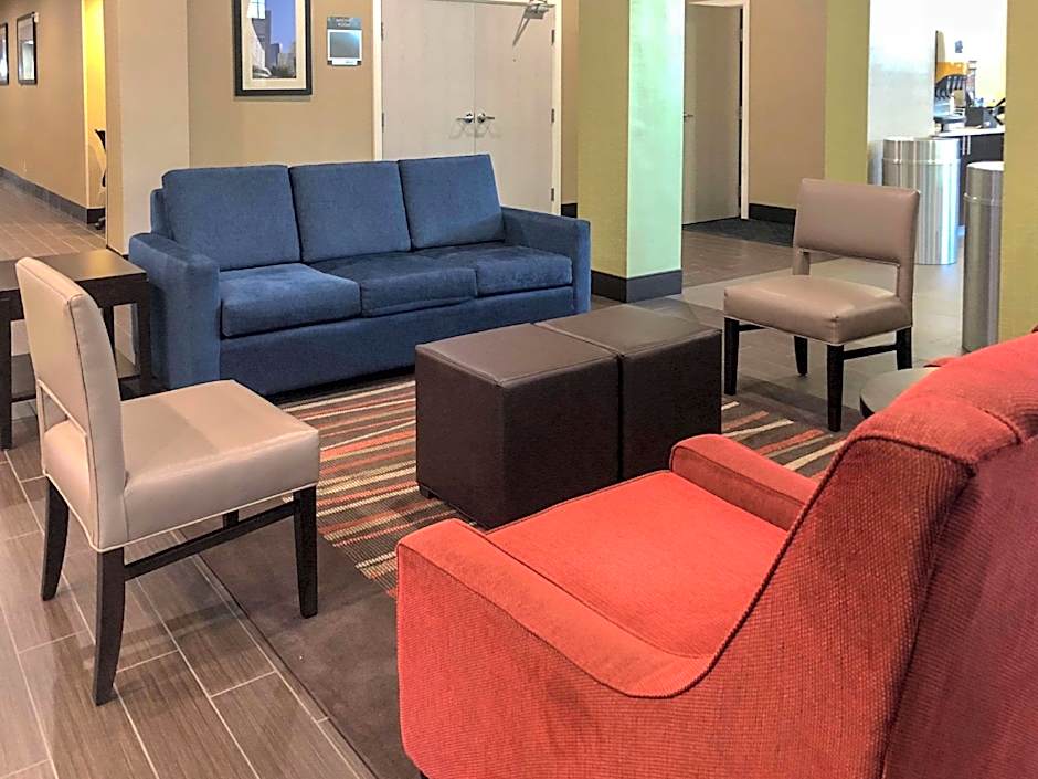 Comfort Suites NW Dallas Near Love Field