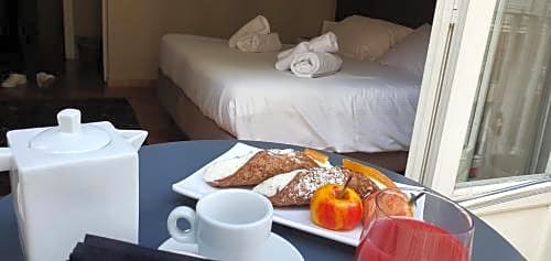 Smart Hotel Gallery House