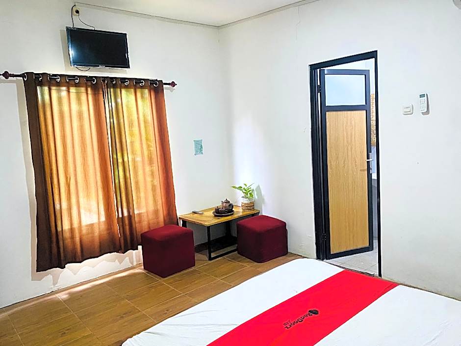 RedDoorz Syariah Near Wisata Durensewu Pandaan