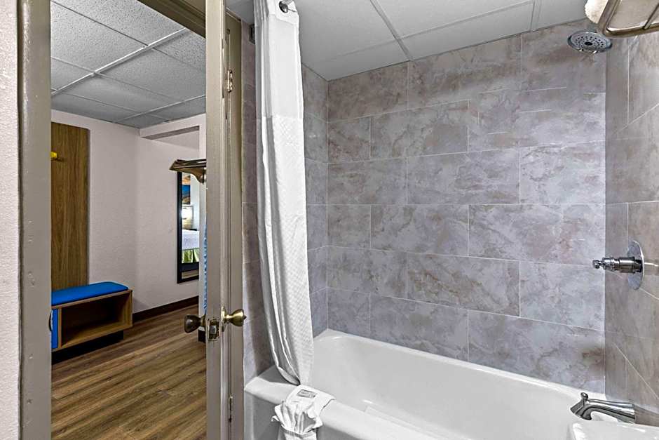 Days Inn by Wyndham Clayton