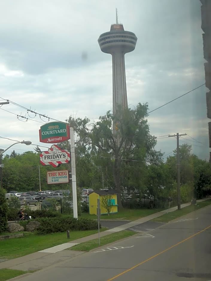 Empress Inn and Suites by the Falls