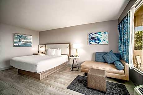 1 King Bed, Penthouse Studio Suite, Oceanfront, Non-Smoking