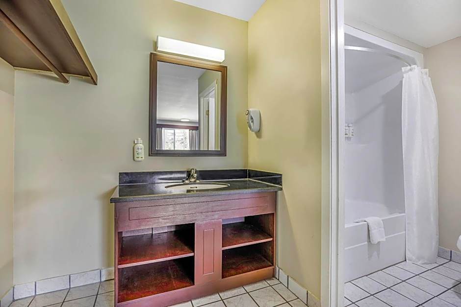 Days Inn by Wyndham Golden