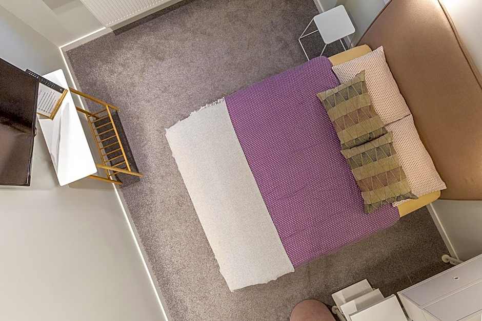 Art & Comfort Rooms