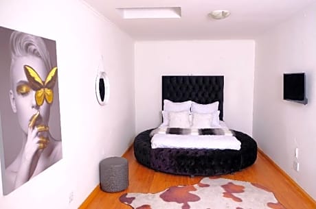 Selina Airport Lodge #Emzini