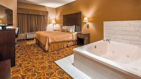 1 King Bed Smoking