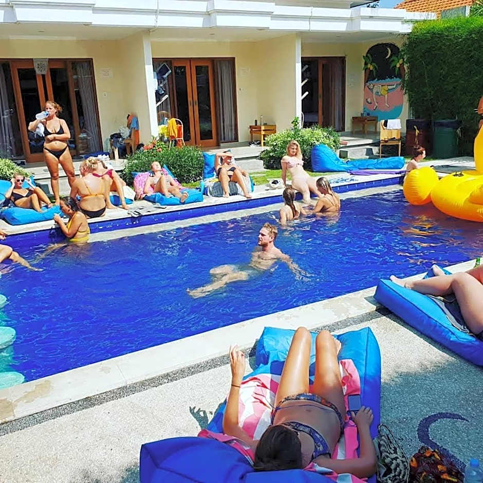 Castaway Hostel