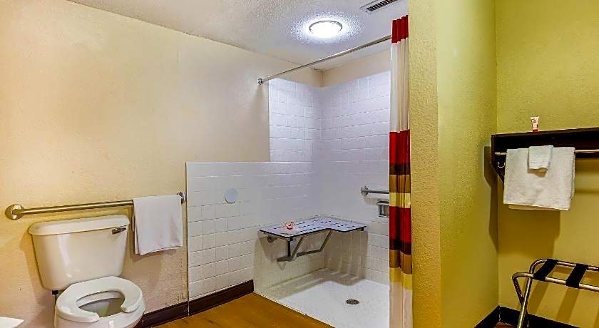 OYO Hotel Moline Downtown IL I-74 North