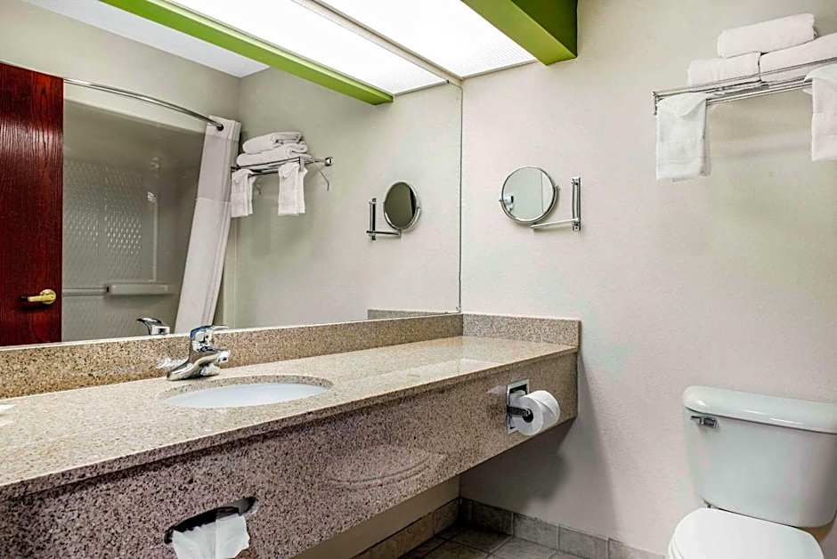 Quality Inn & Suites Anderson I-69