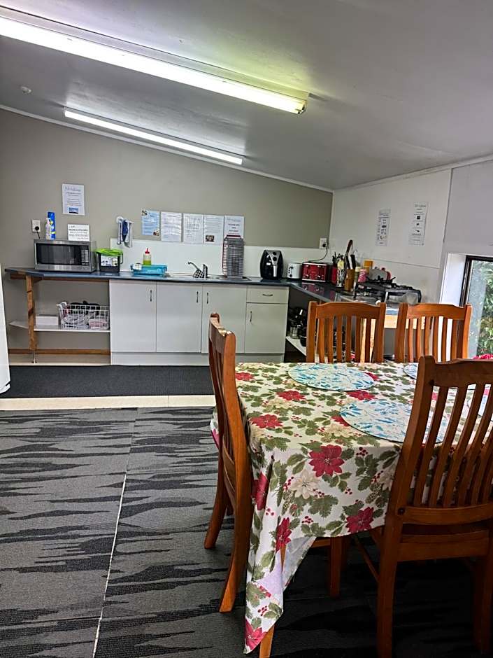 Adventure Lodge and Motels and Tongariro Crossing Track Transport